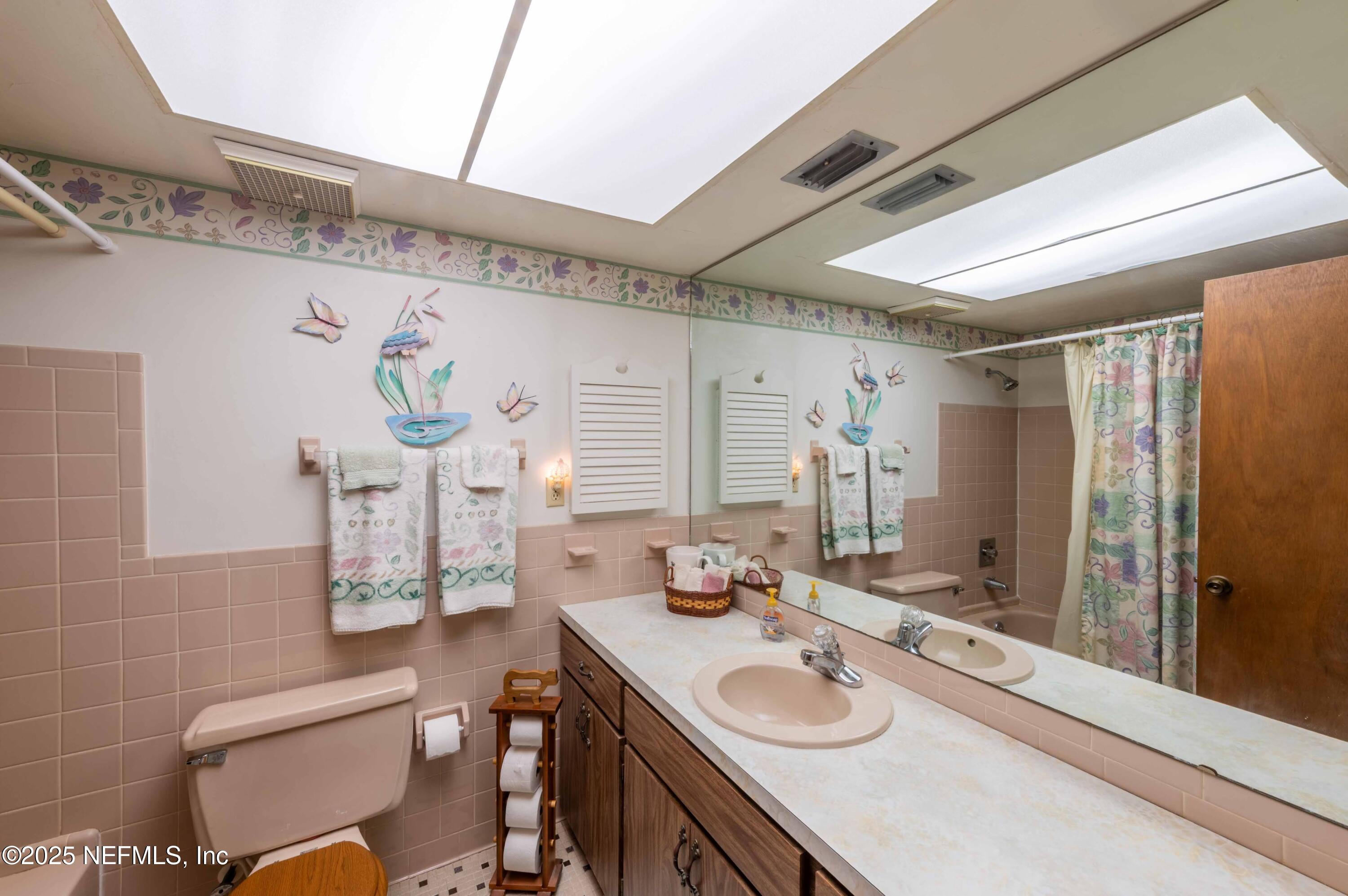 878 Champion Way Jacksonville, FL 32221 - Photo 22 of 36 2025_09_27 878 Champion Way-46-hall bath