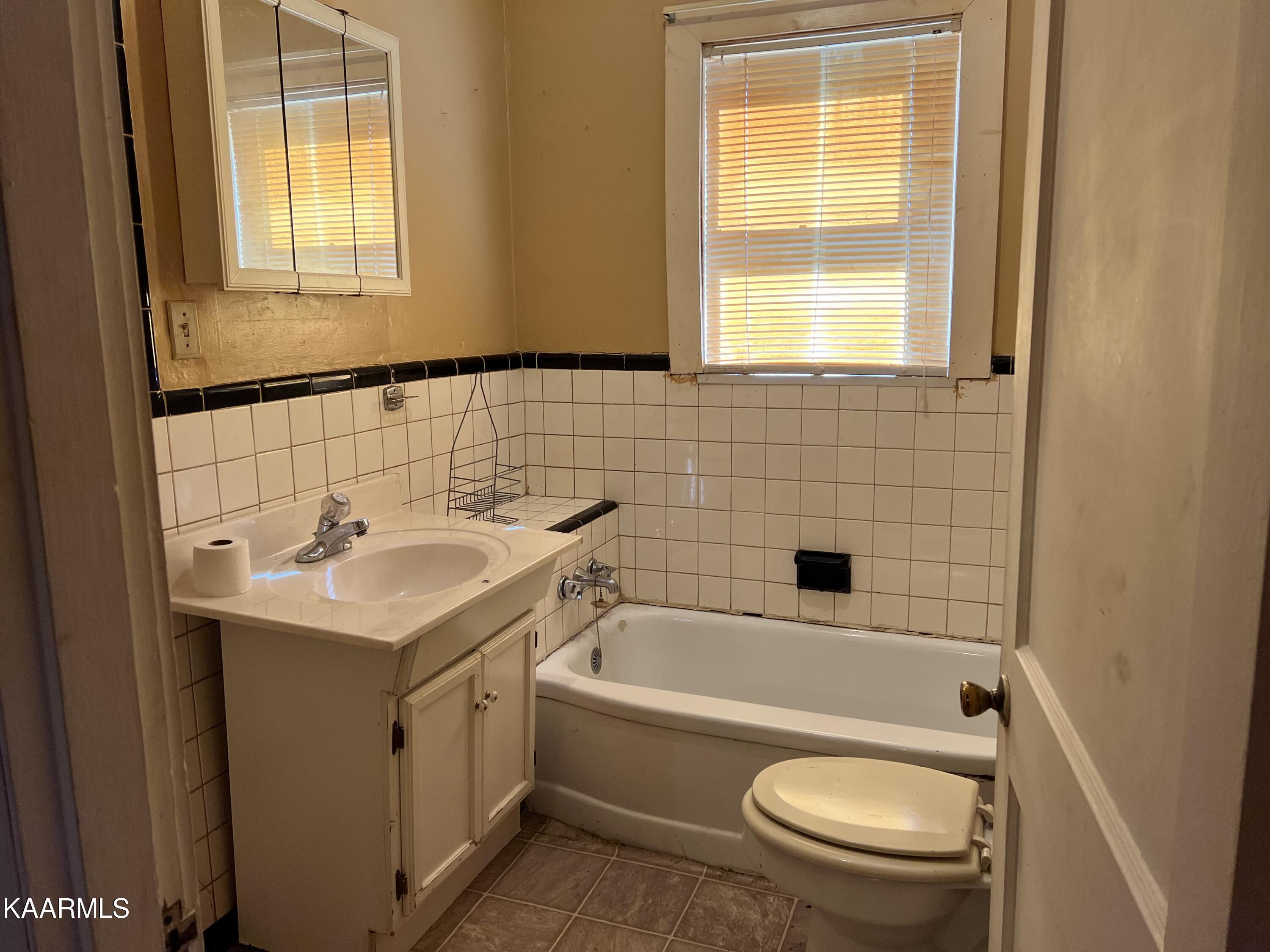 6321 Lacy Road Knoxville, TN 37912 - Photo 23 of 24 IMG_5685