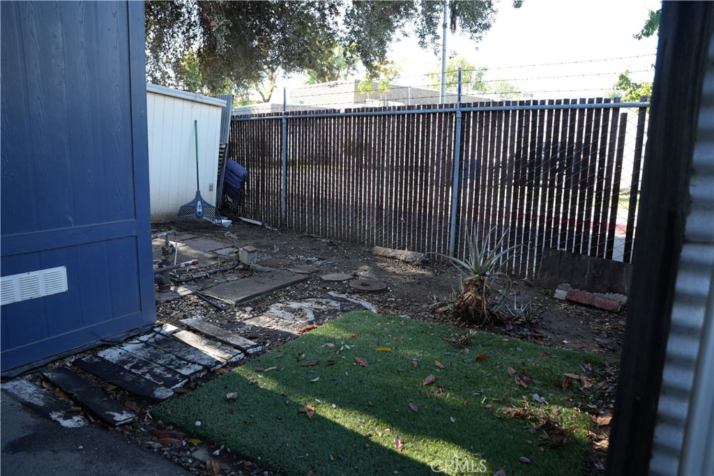 6545 Wilbur, Unit 39 Reseda, CA 91335 - Photo 20 of 28 Backyard area