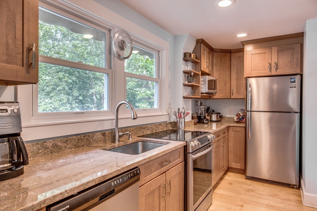 10 Sunset Road Bedford, MA 01730 - Photo 8 of 21 Gallery Image 8