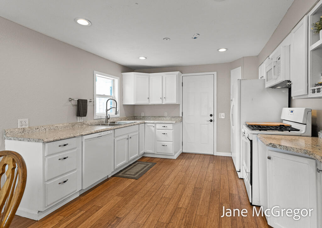 55 South Dengler Road Muskegon, MI 49442 - Photo 14 of 40 55SDengler-18LoRes