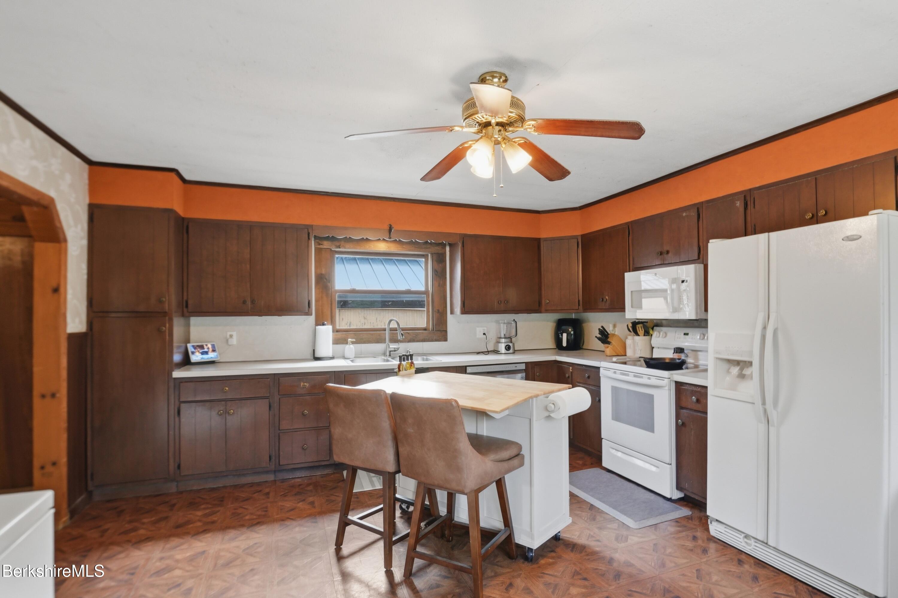 475 W Road Clarksburg, MA 01247 - Photo 11 of 47 Kitchen