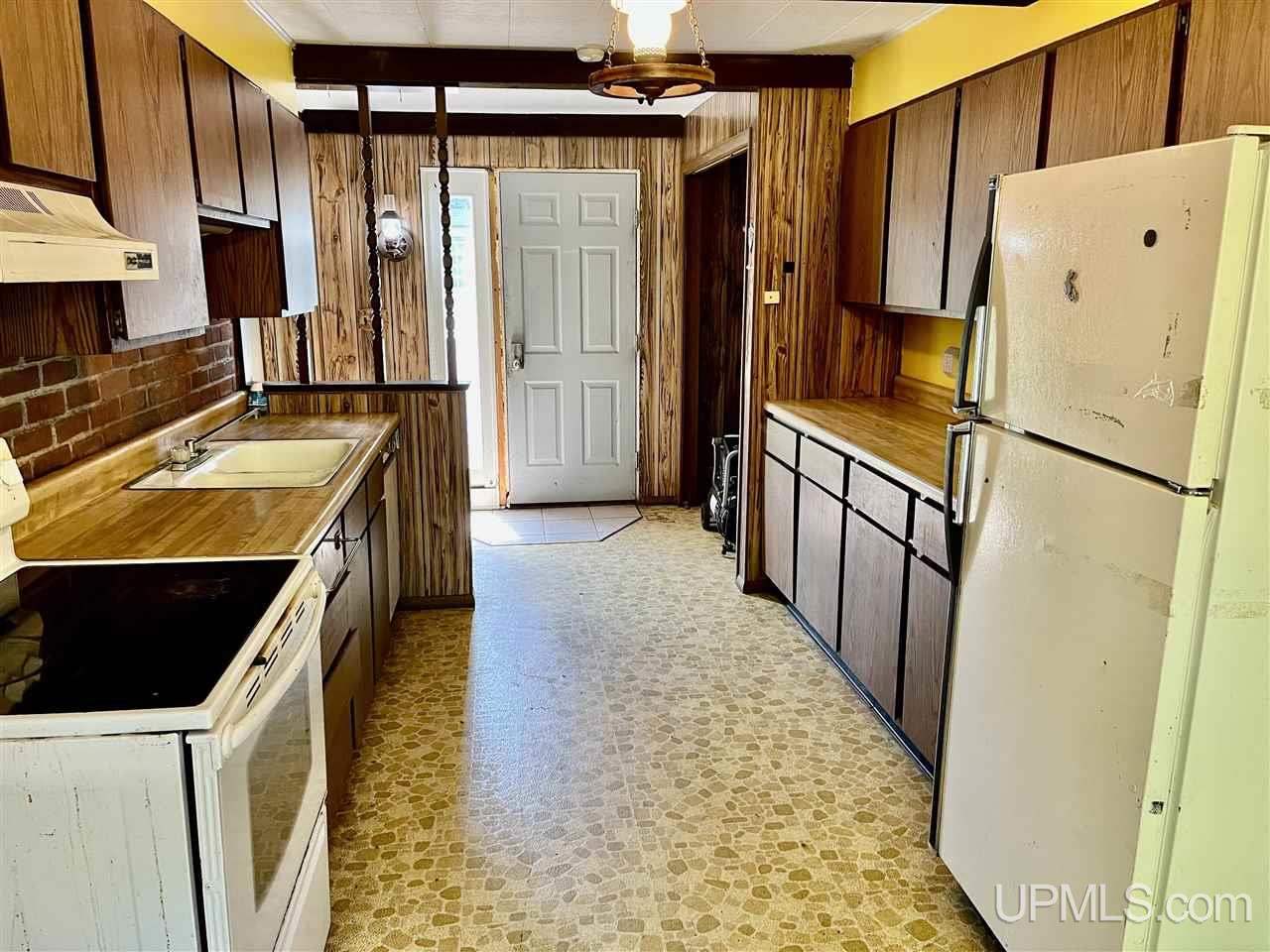 5094 Sunset Road Ironwood, MI 49938 - Photo 5 of 22
