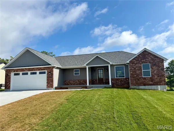 $475,000 | 825 Barclay Drive, Farmington, MO 63640