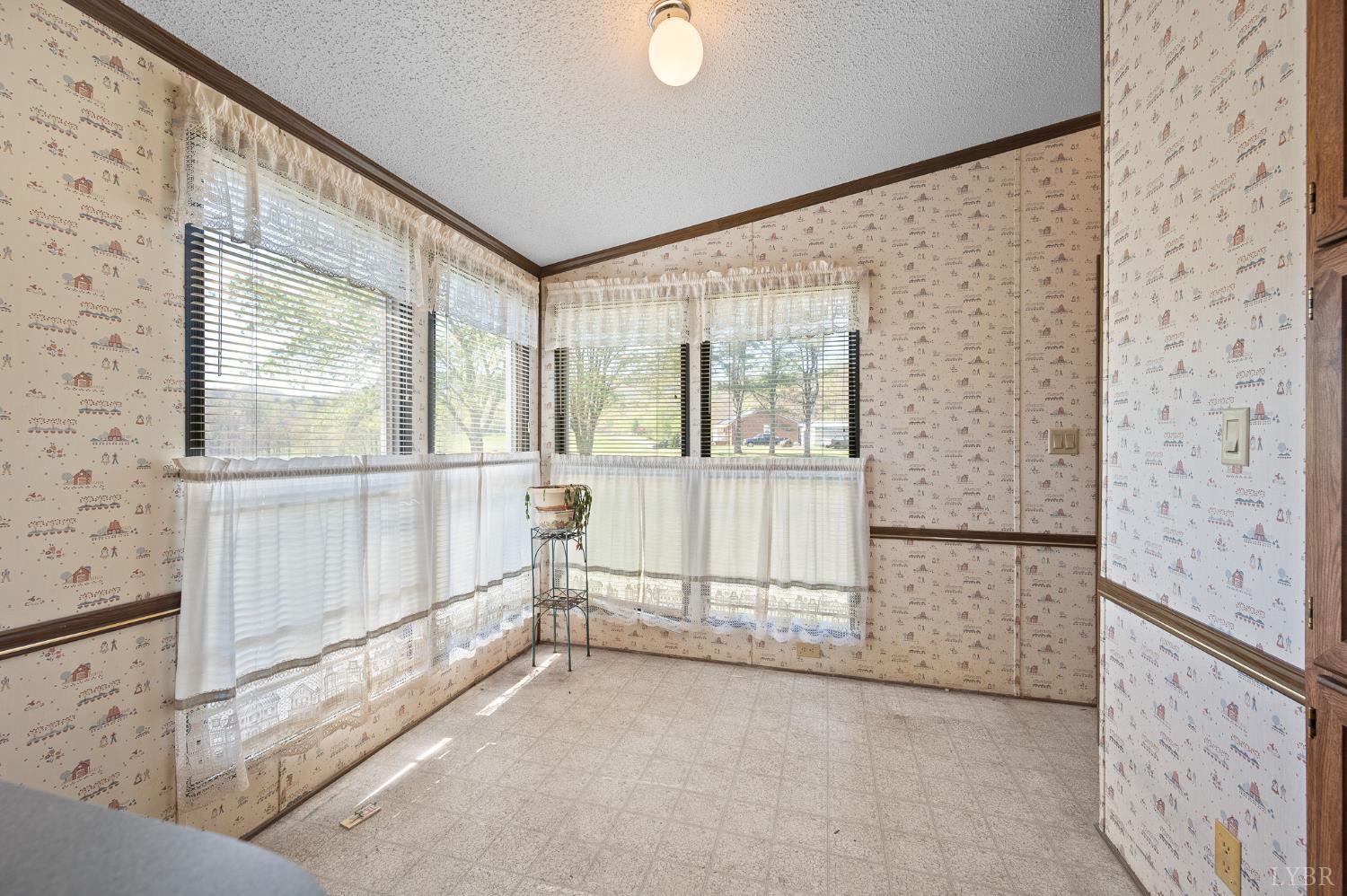 1675 Atkinson Hollow Road Vinton, VA 24179 - Photo 14 of 31