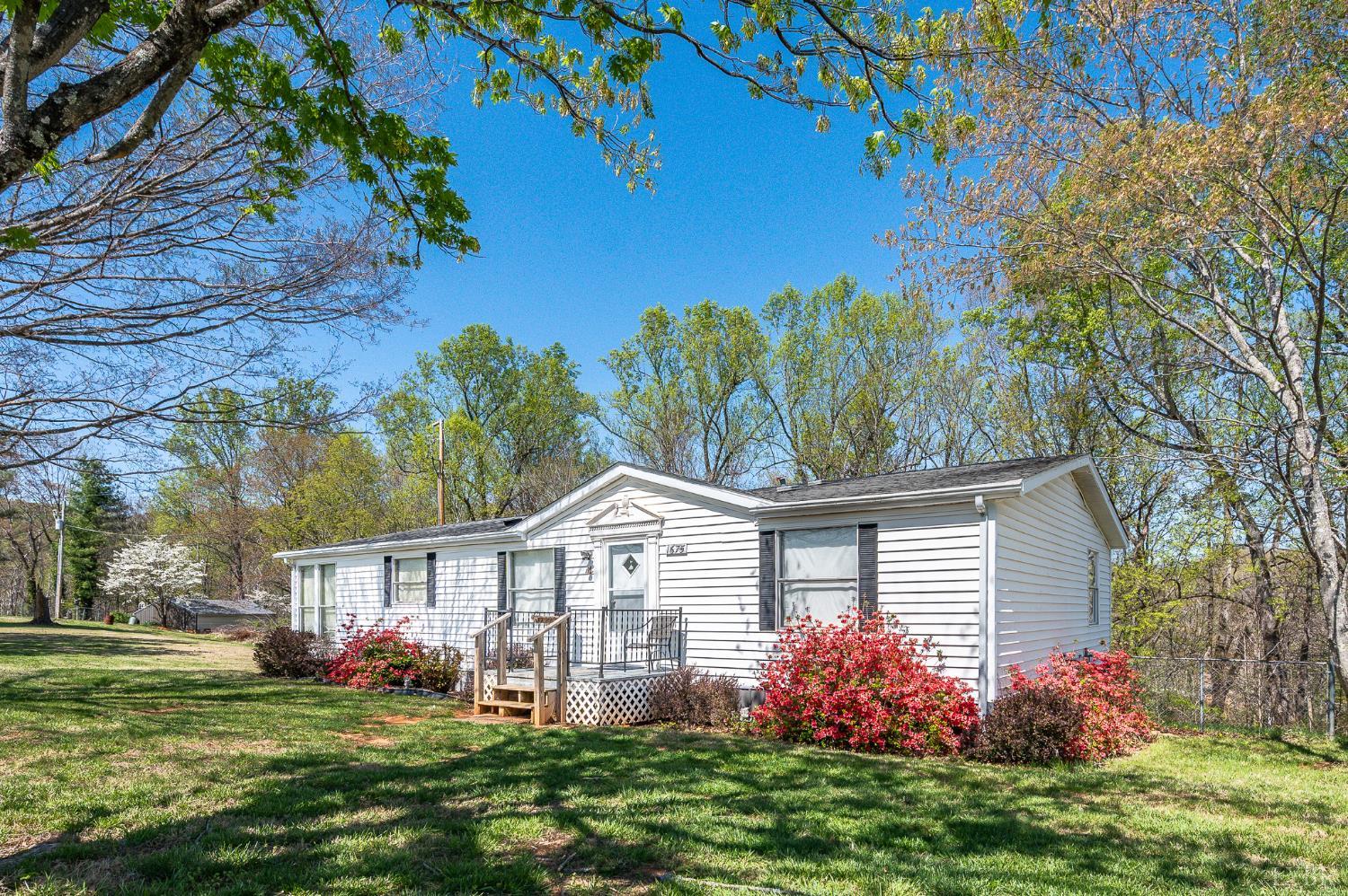 1675 Atkinson Hollow Road Vinton, VA 24179 - Photo 2 of 31