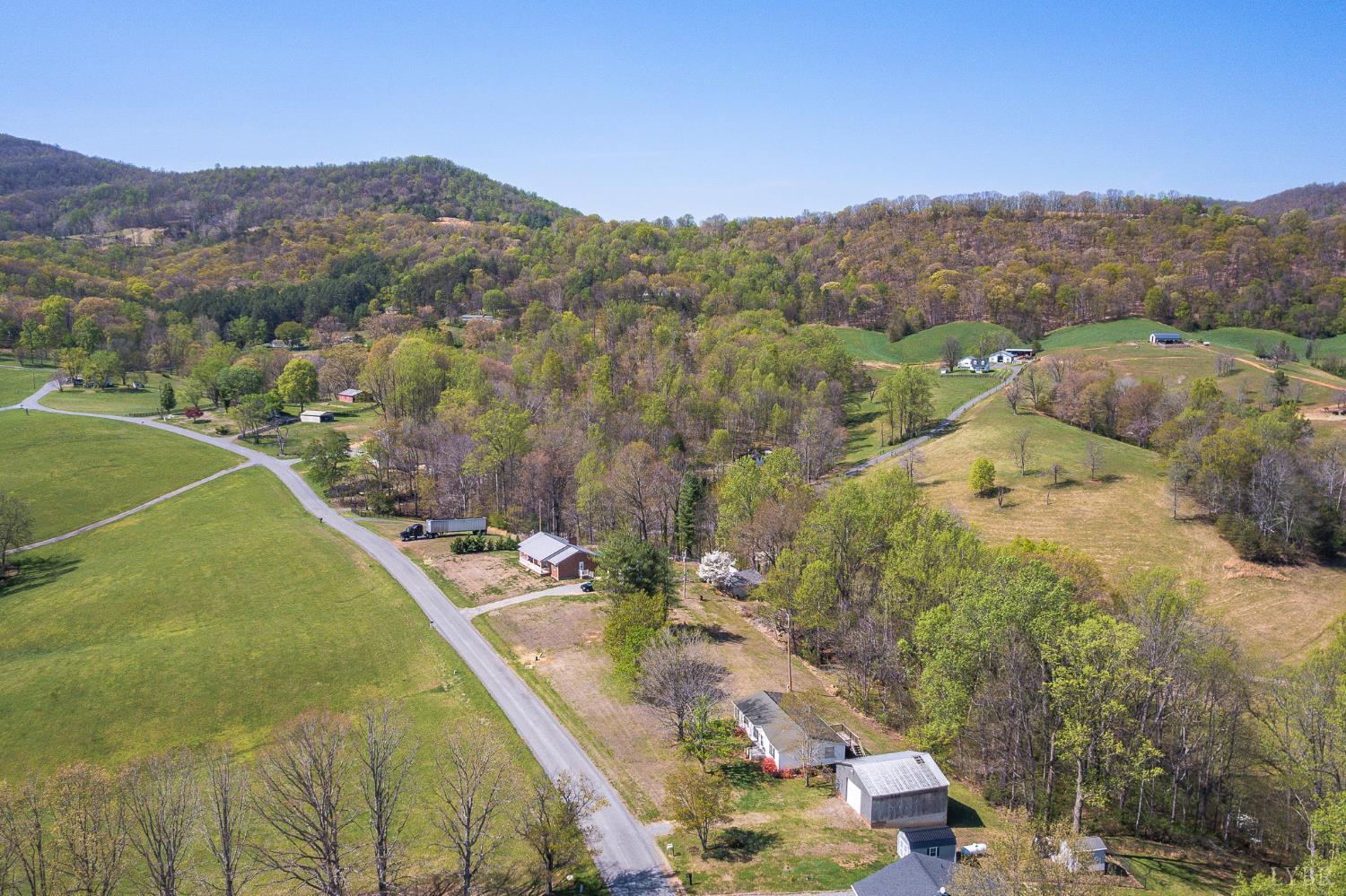 1675 Atkinson Hollow Road Vinton, VA 24179 - Photo 4 of 31