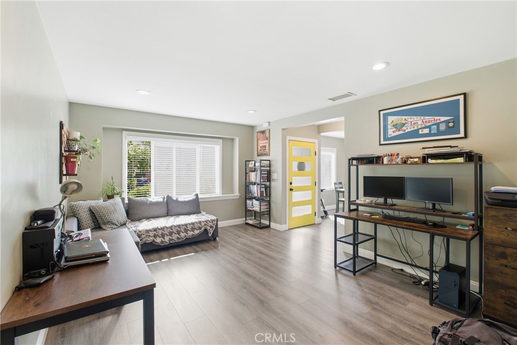 3403 Roxanne Avenue Long Beach, CA 90808 - Photo 4 of 28