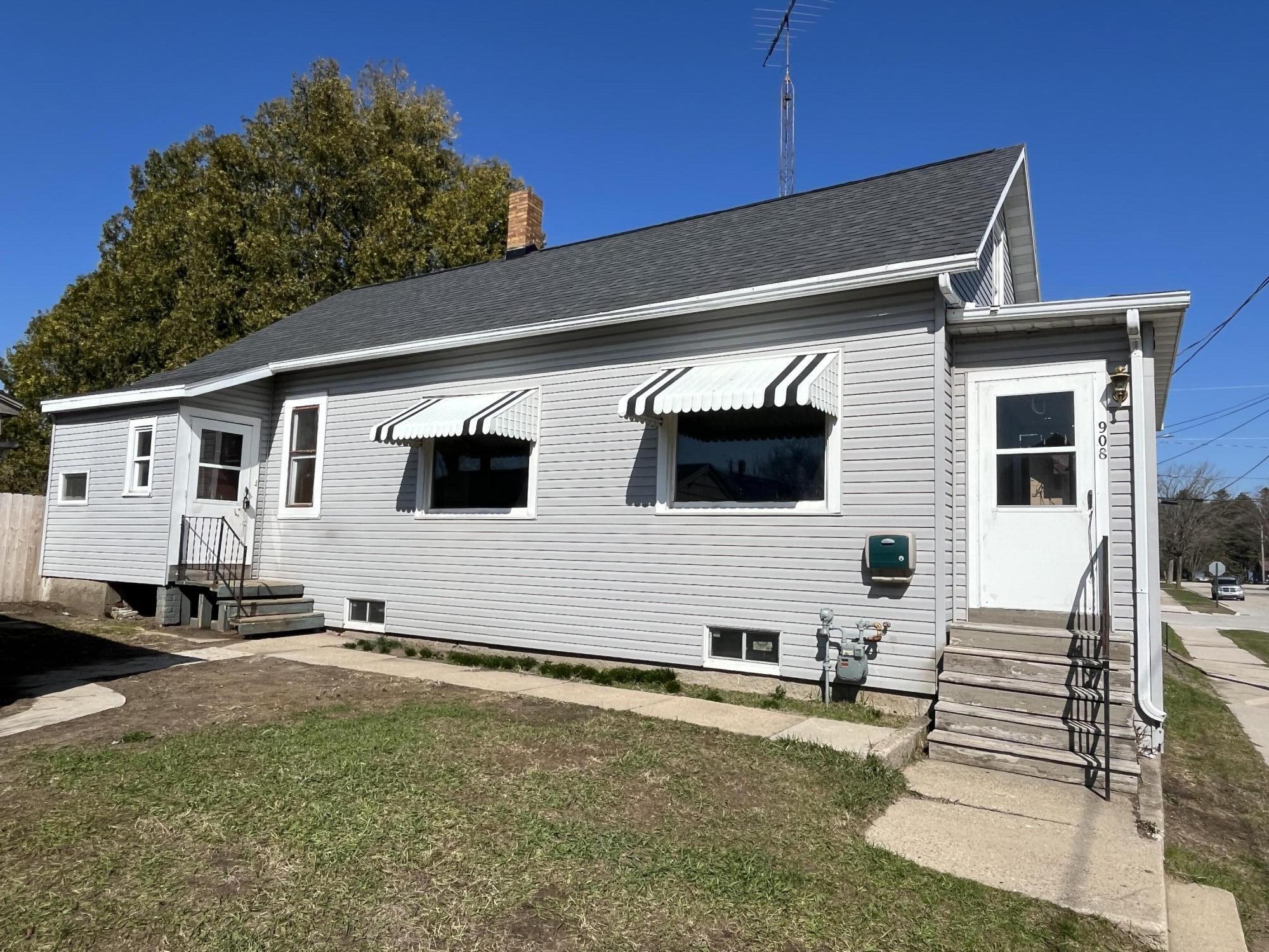 908 19th Street Two Rivers, WI 54241 - Photo 1 of 1 IMG_9180