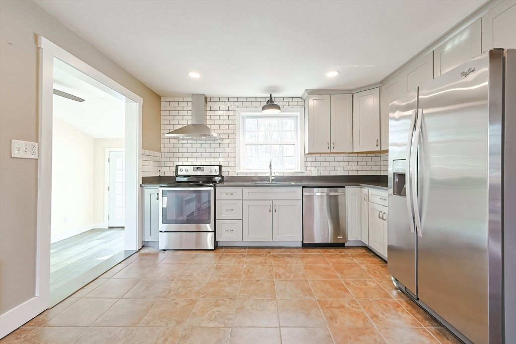 358 Briggs Road Westport, MA 02790 - Photo 7 of 42