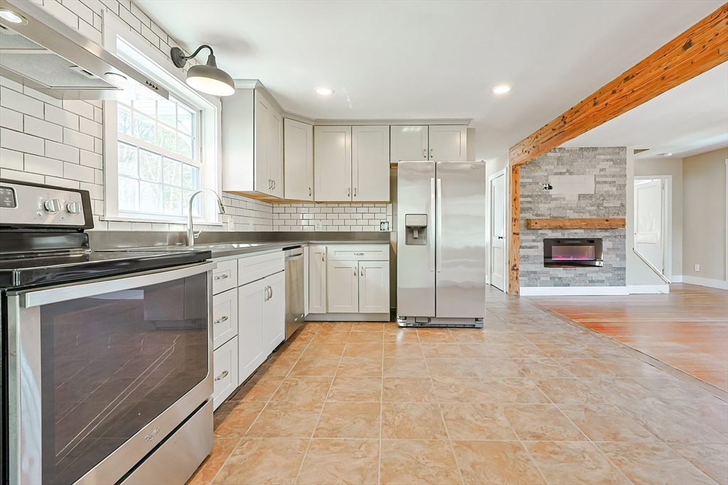 358 Briggs Road Westport, MA 02790 - Photo 8 of 42