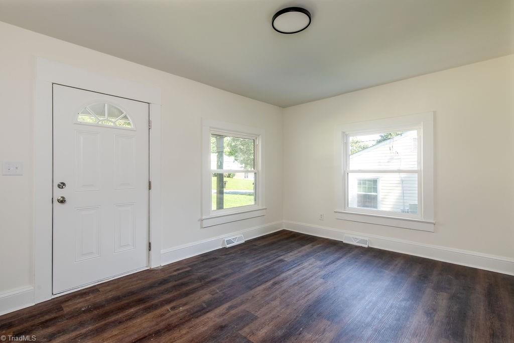 515 Ridgecrest Drive High Point, NC 27262 - Photo 2 of 22 Gallery Image 2