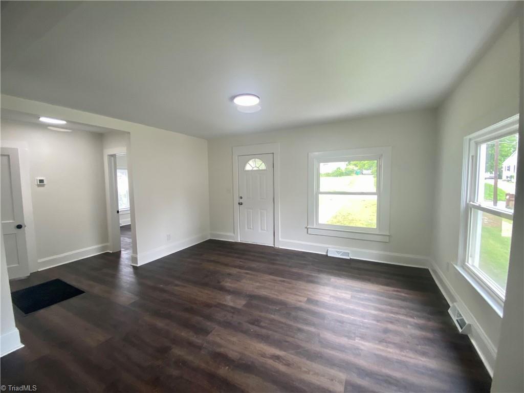 515 Ridgecrest Drive High Point, NC 27262 - Photo 4 of 22 Gallery Image 4