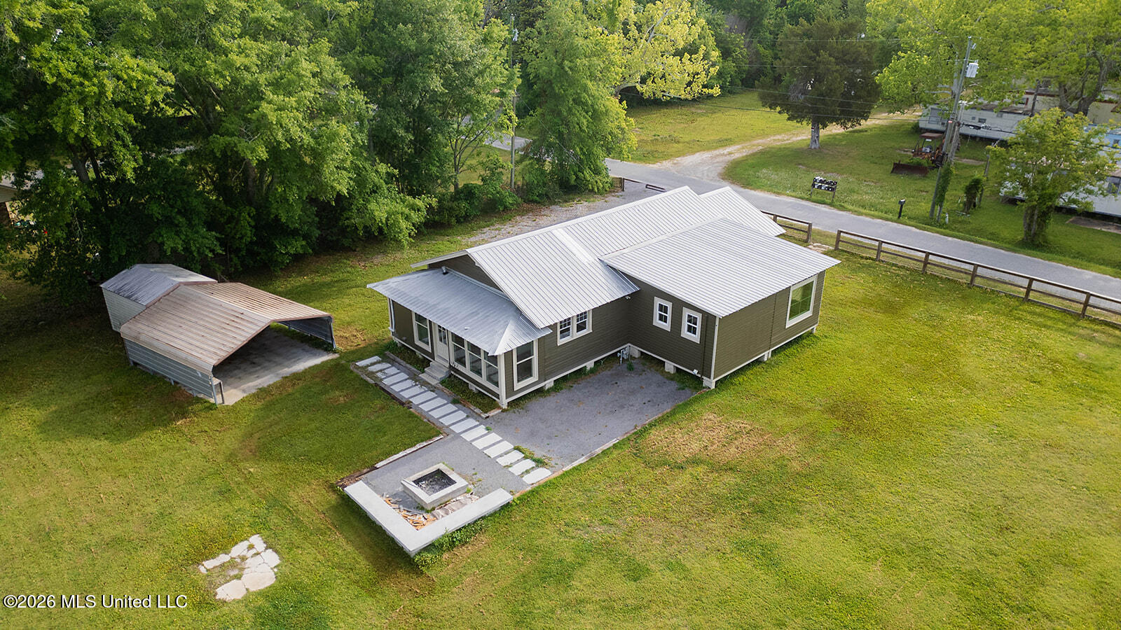 7101 Wayne Lane Biloxi, MS 39532 - Photo 4 of 20 Back close - Wayne