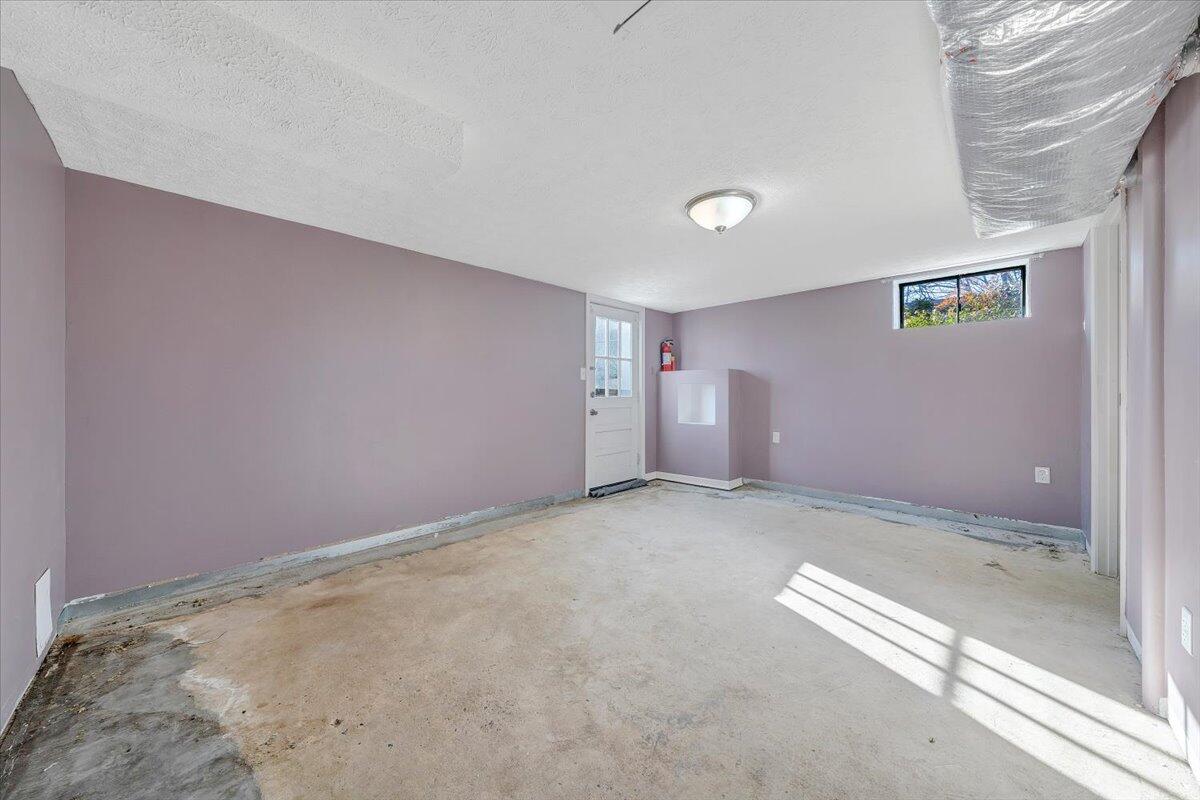 2346 Berkley Avenue Southwest Roanoke, VA 24015 - Photo 22 of 50 a view of empty room