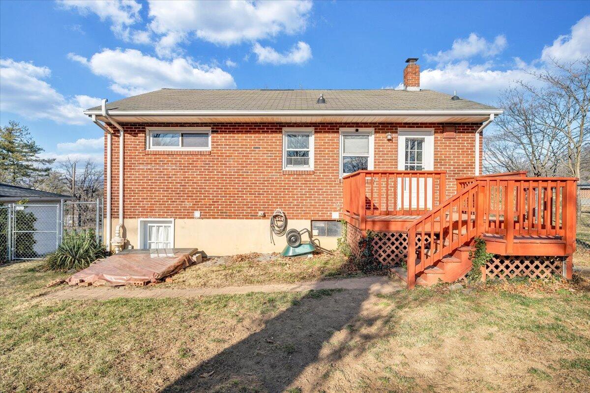 2346 Berkley Avenue Southwest Roanoke, VA 24015 - Photo 36 of 50 a front view of a house with a yard