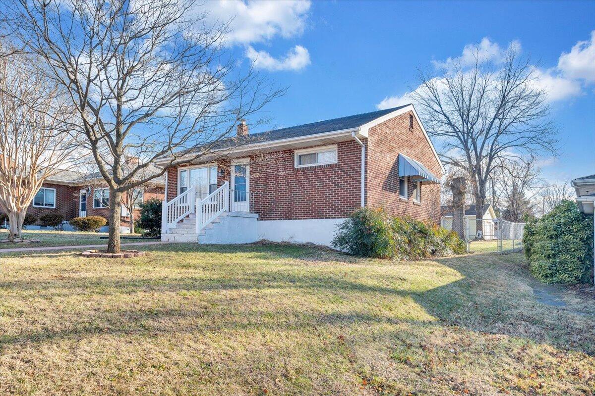 2346 Berkley Avenue Southwest Roanoke, VA 24015 - Photo 48 of 50 a view of a house with a yard