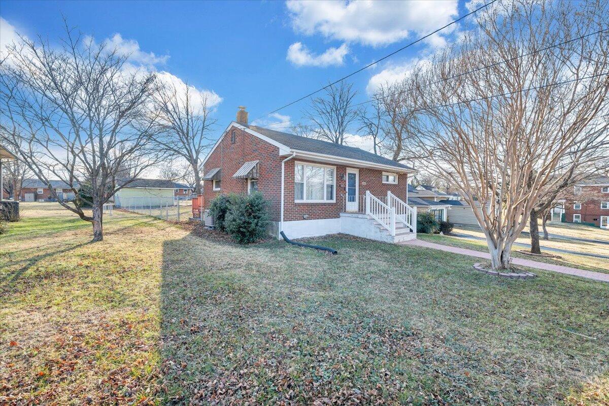 2346 Berkley Avenue Southwest Roanoke, VA 24015 - Photo 49 of 50 a view of a house with a yard