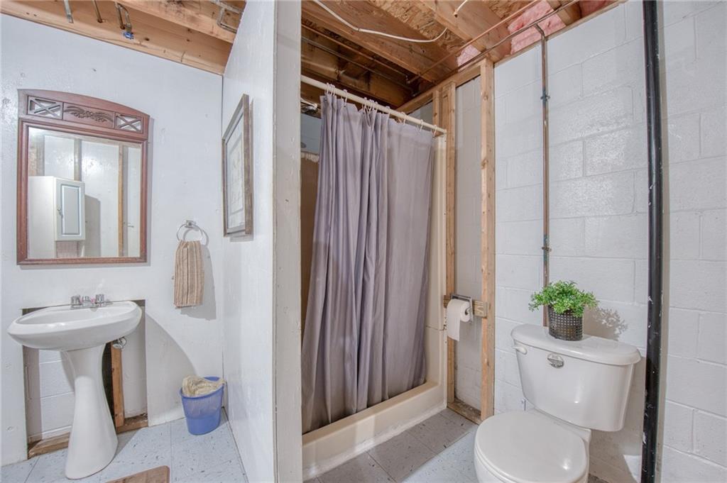 1239 Holmes Street McKees Rocks, PA 15136 - Photo 24 of 46 2nd Bath