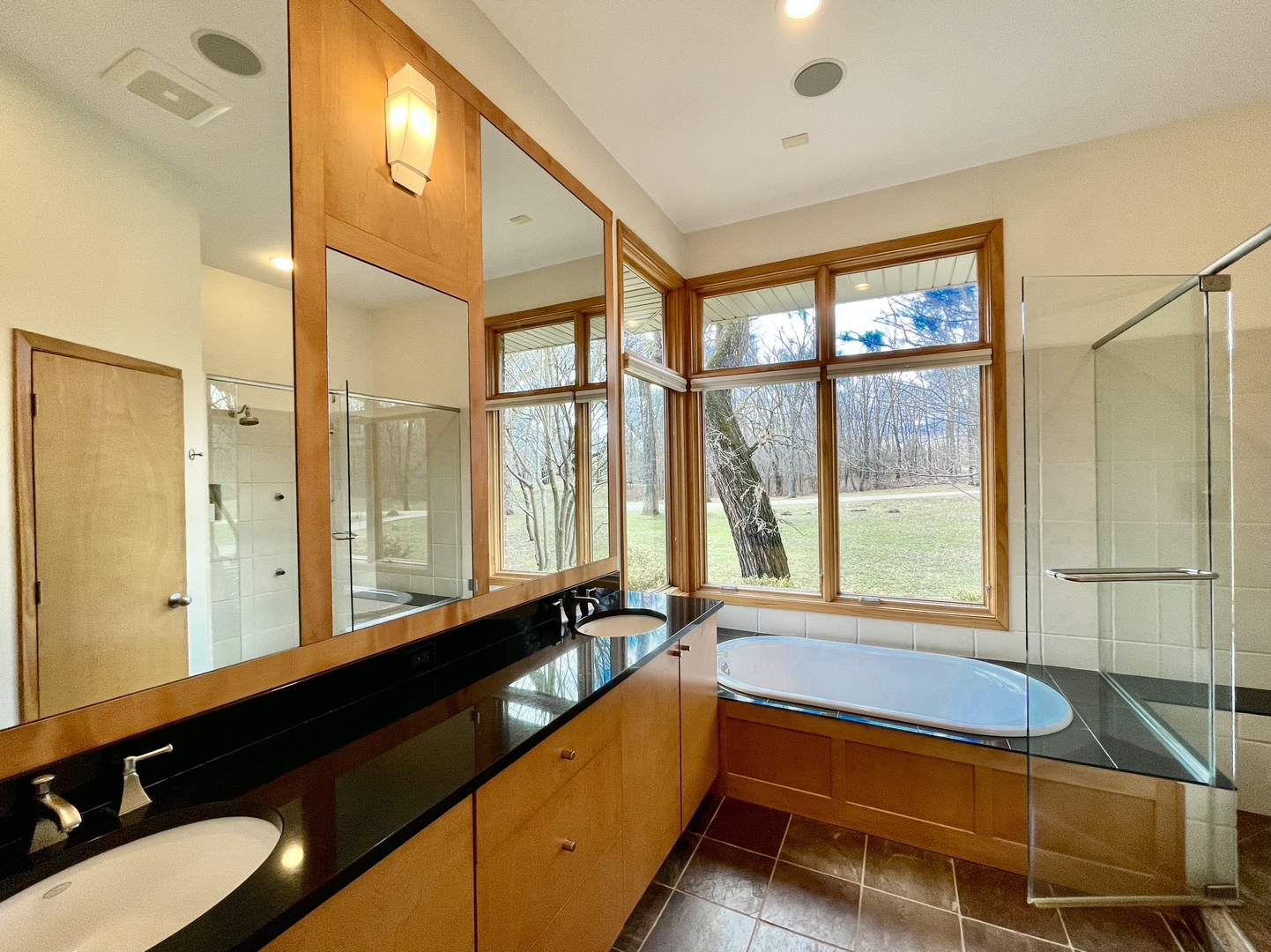 363 Bateman Road Barrington Hills, IL 60010 - Photo 21 of 40 a room with furniture and windows