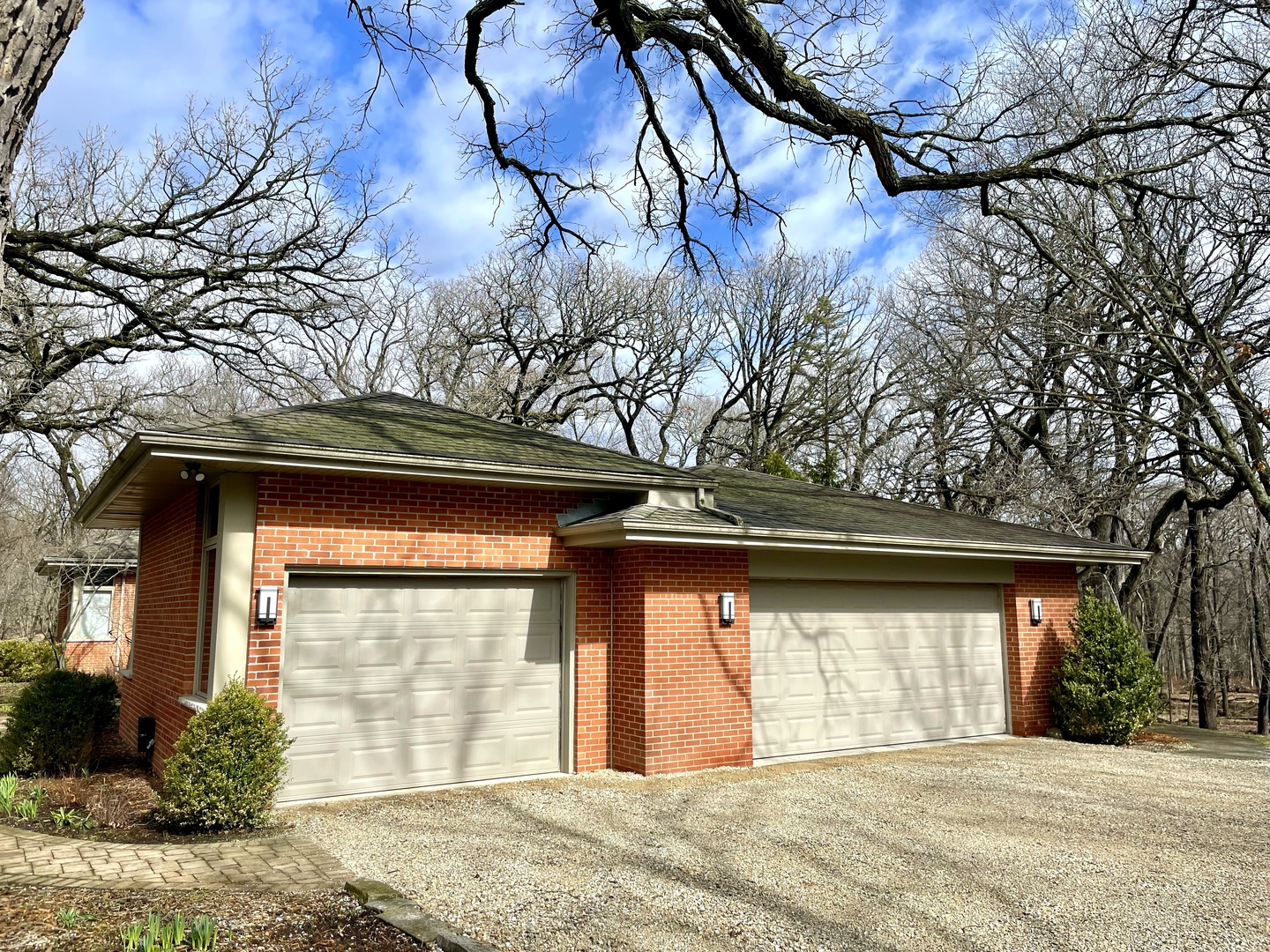 363 Bateman Road Barrington Hills, IL 60010 - Photo 35 of 40 a front view of a house with a yard and garage