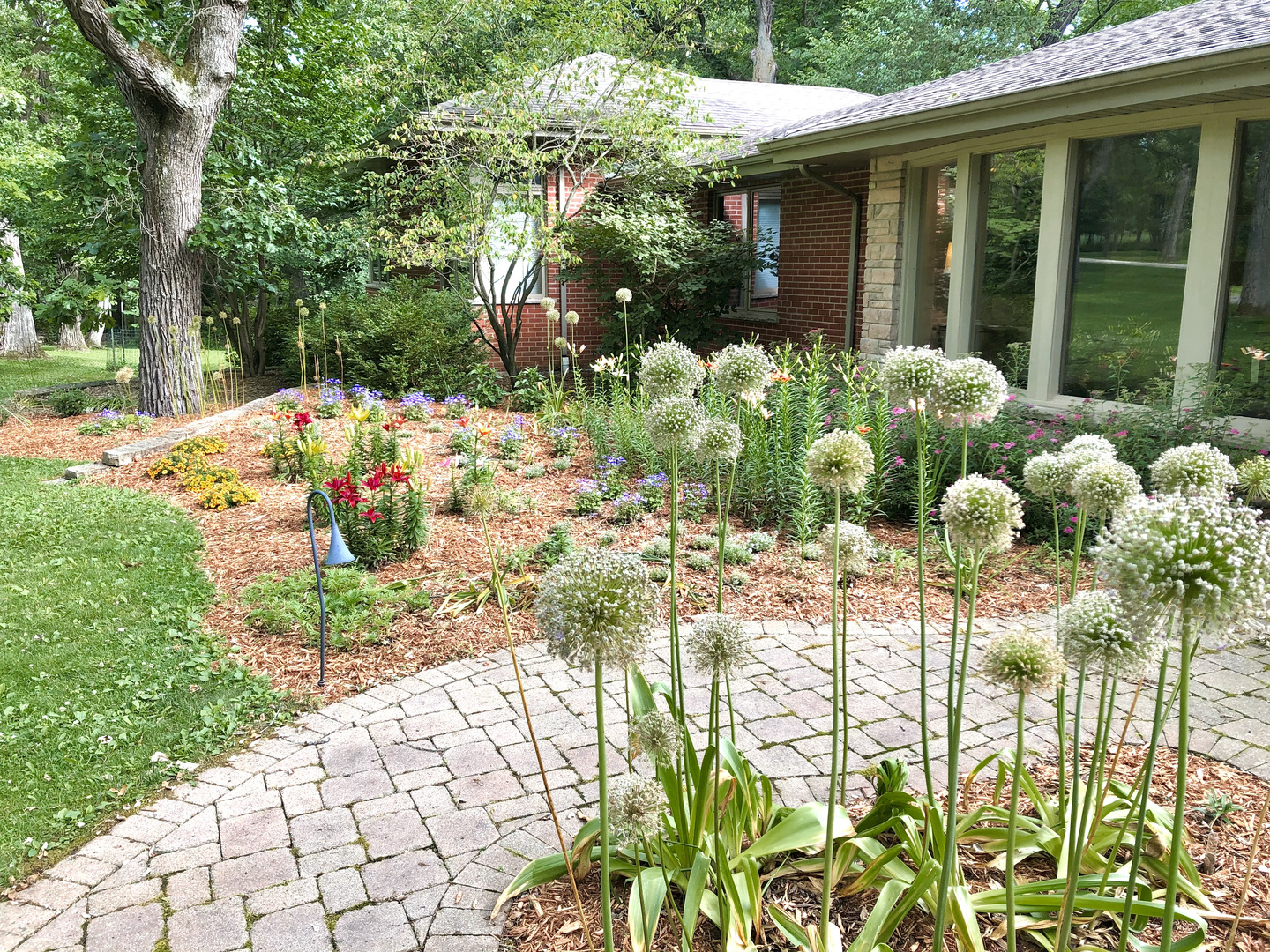 363 Bateman Road Barrington Hills, IL 60010 - Photo 39 of 40 a view of a garden with plants