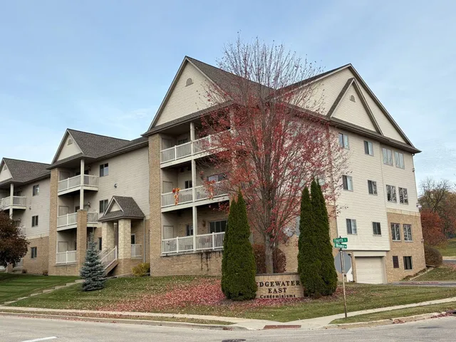 $299,900 | 223 5th Street, Unit 211, Hartford, WI 53027