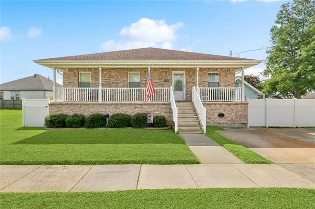 $299,000 | 3409 Volpe Drive, Chalmette, LA 70043