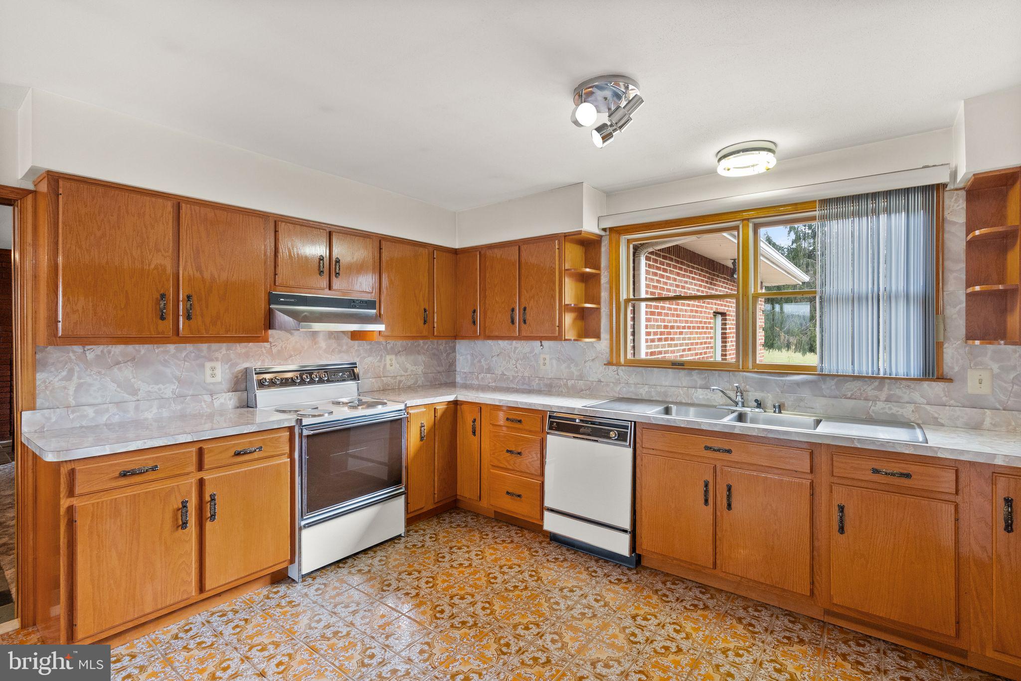 375 7 Ponds Road Amissville, VA 20106 - Photo 50 of 106 kitchen