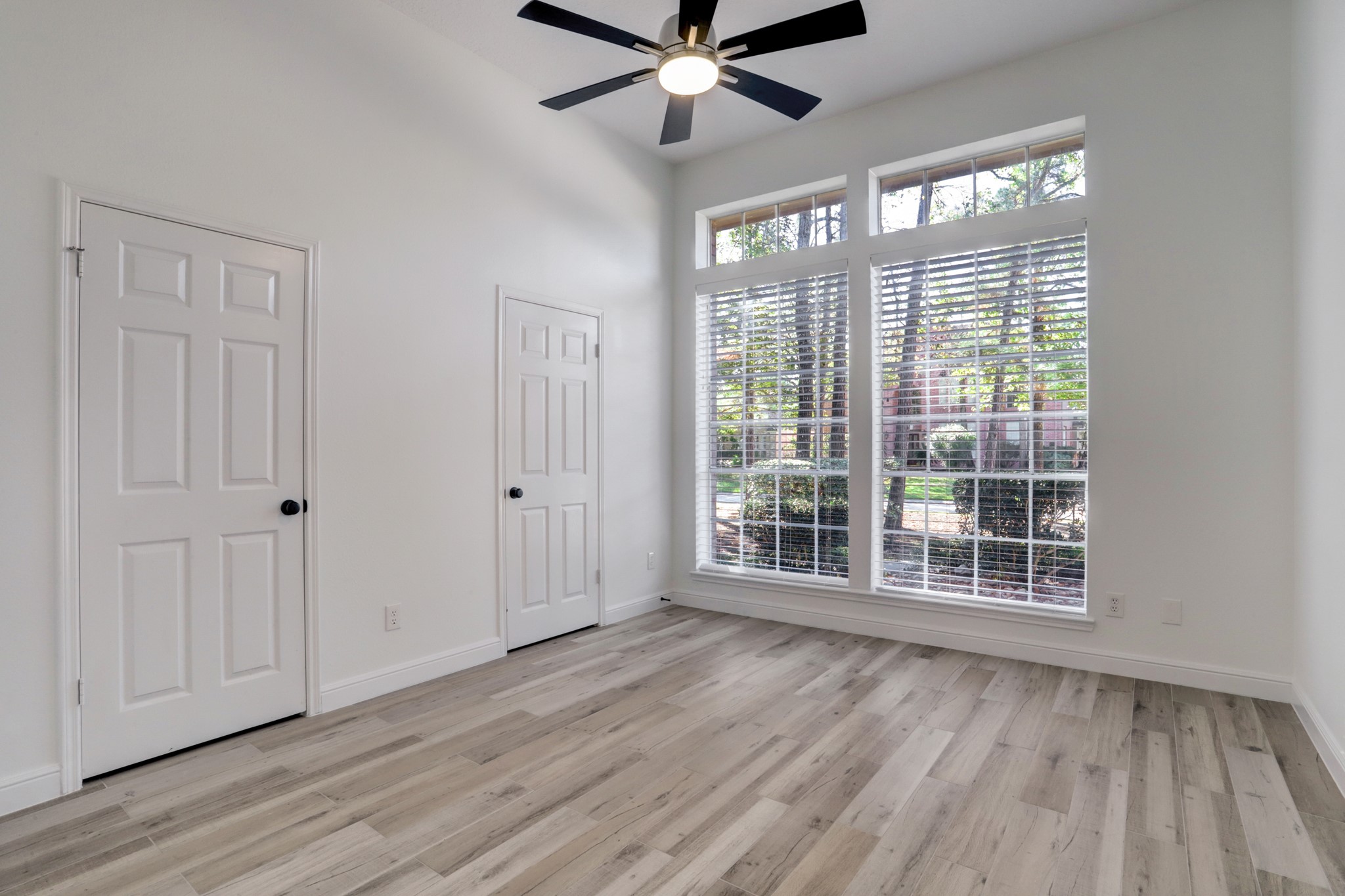 138 Summer Storm Place Spring, TX 77381 - Photo 16 of 20 Light-filled secondary bedroom with high ceilings, a ceiling fan and generous closet space.