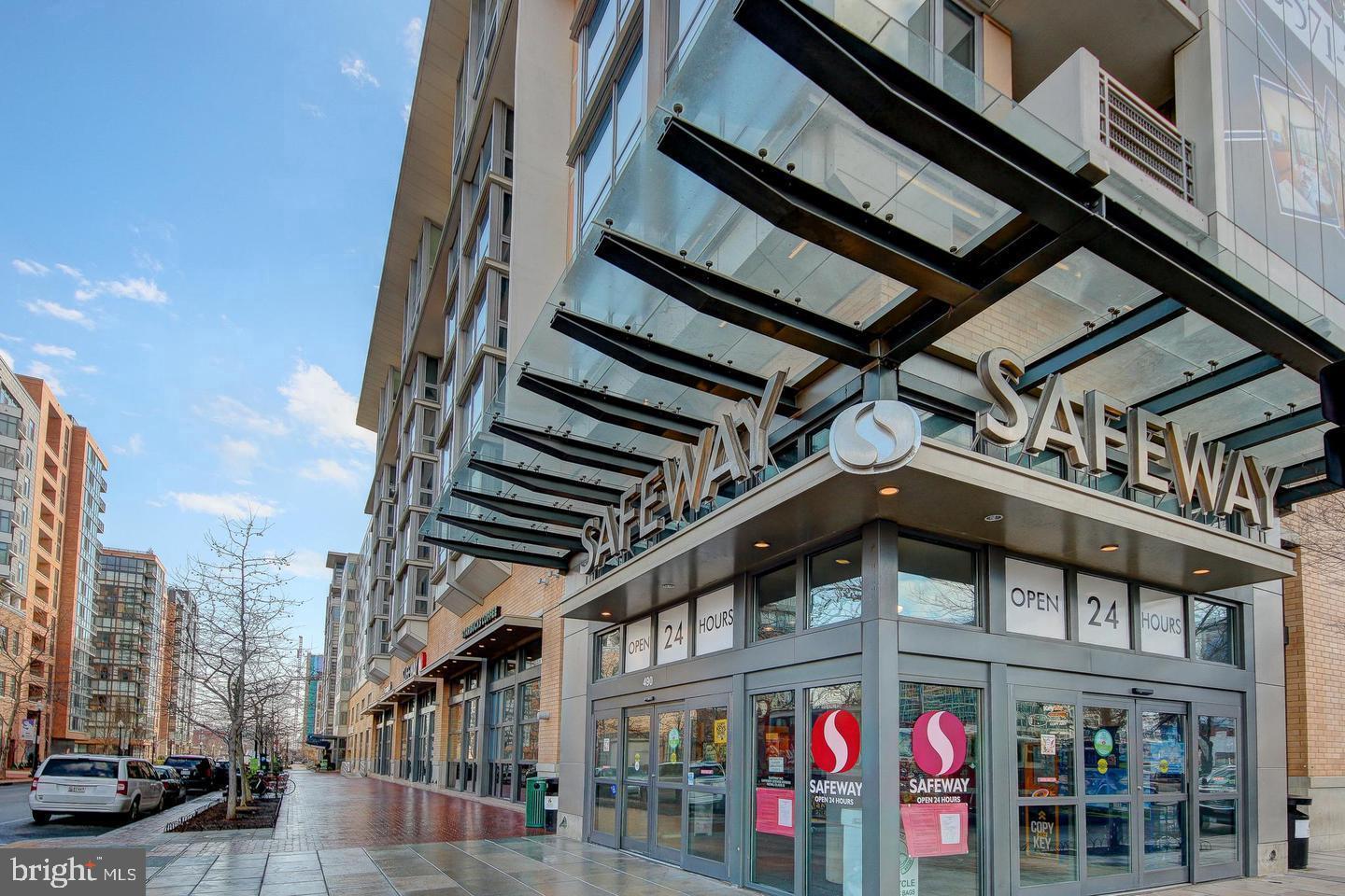 1117 10th Street Northwest, Unit 301 Washington, DC 20001 - Photo 36 of 38 a front view of a building