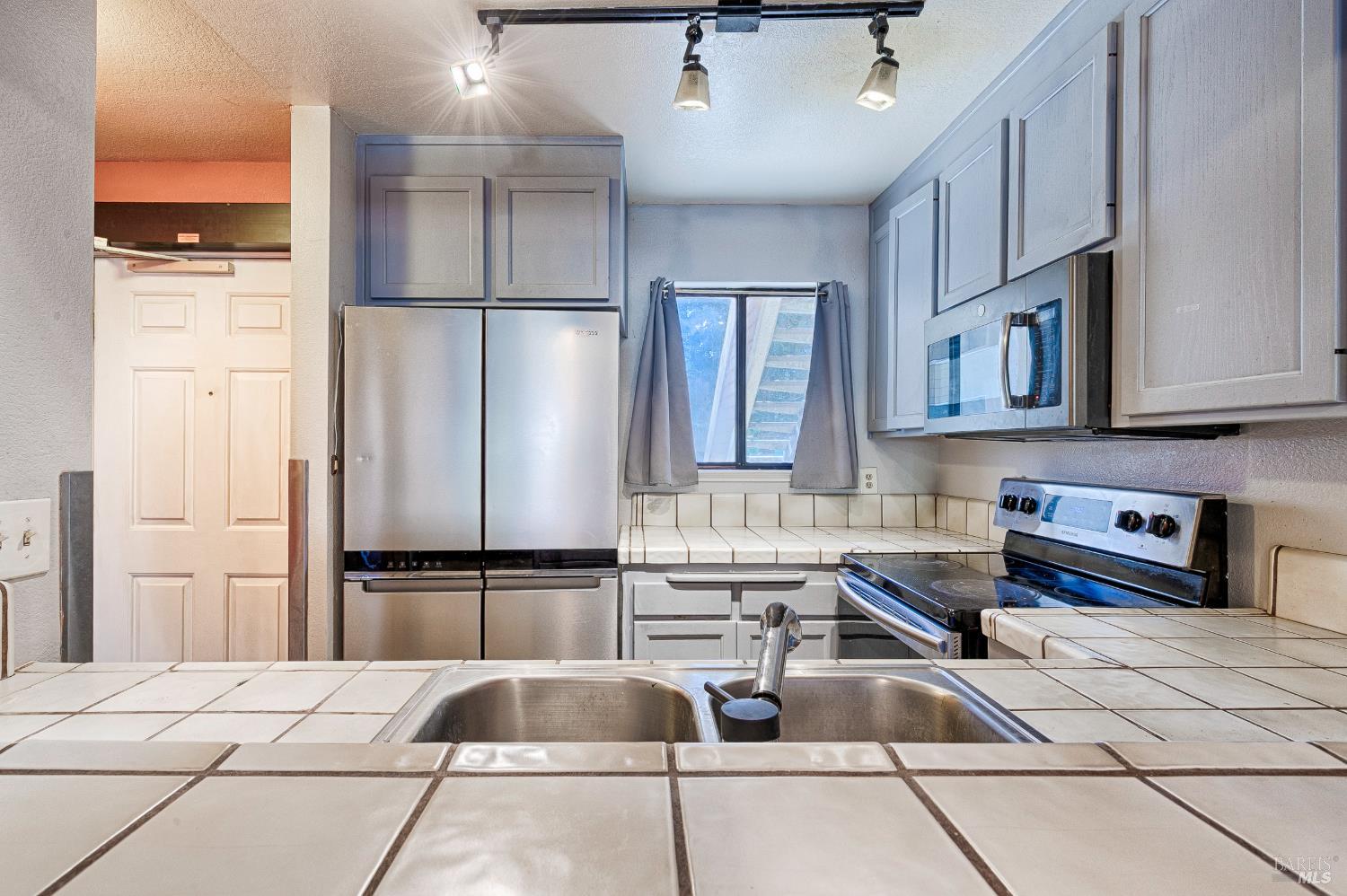 901 Russell Avenue, Unit 136 Santa Rosa, CA 95403 - Photo 12 of 34