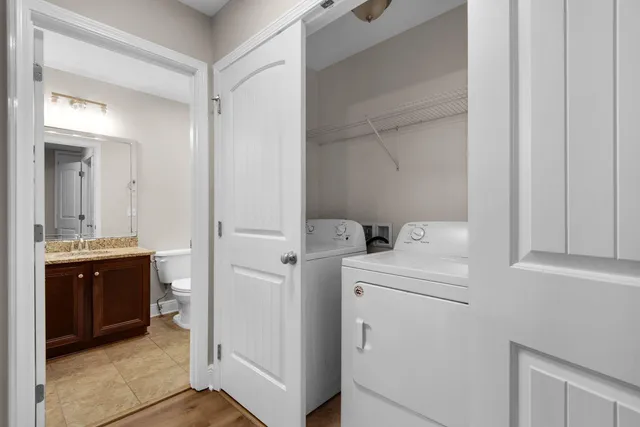 a view of utility room