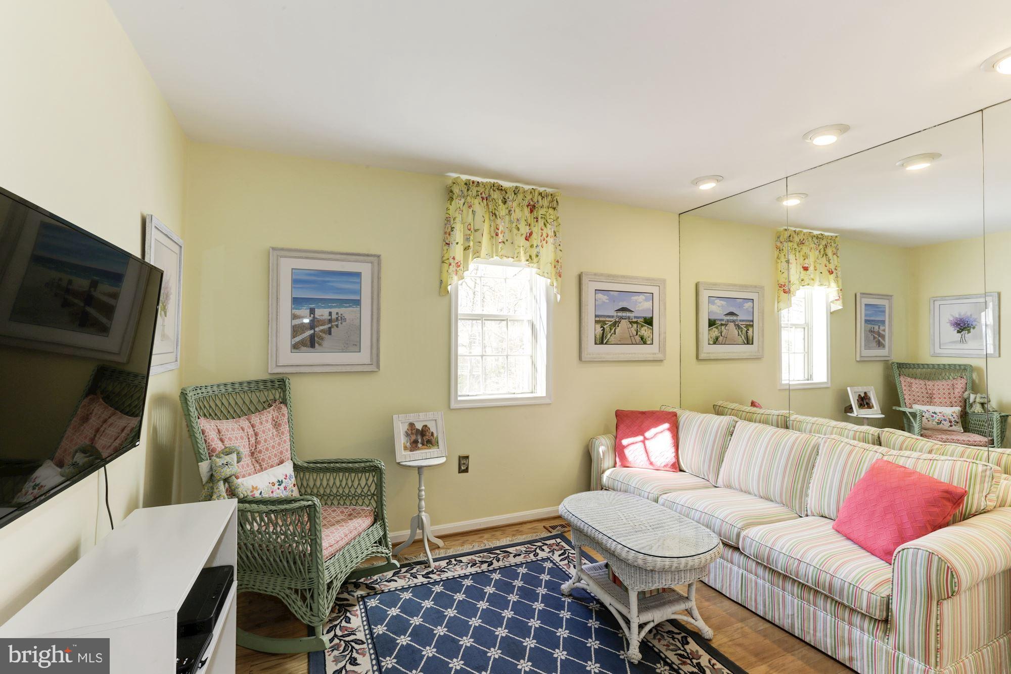 11677 Bennington Woods Road Reston, VA 20194 - Photo 23 of 51 Main lvl 3rd BR, used as a den, w/walk-in closet