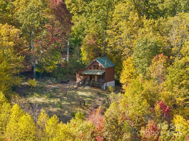 $379,000 | 121 Pairofdice Way Lake, Lake Lure, NC 28746