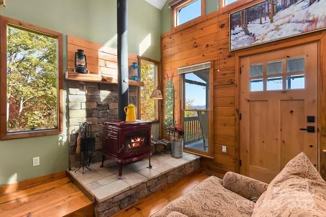 $379,000 | 121 Pairofdice Way Lake, Lake Lure, NC 28746