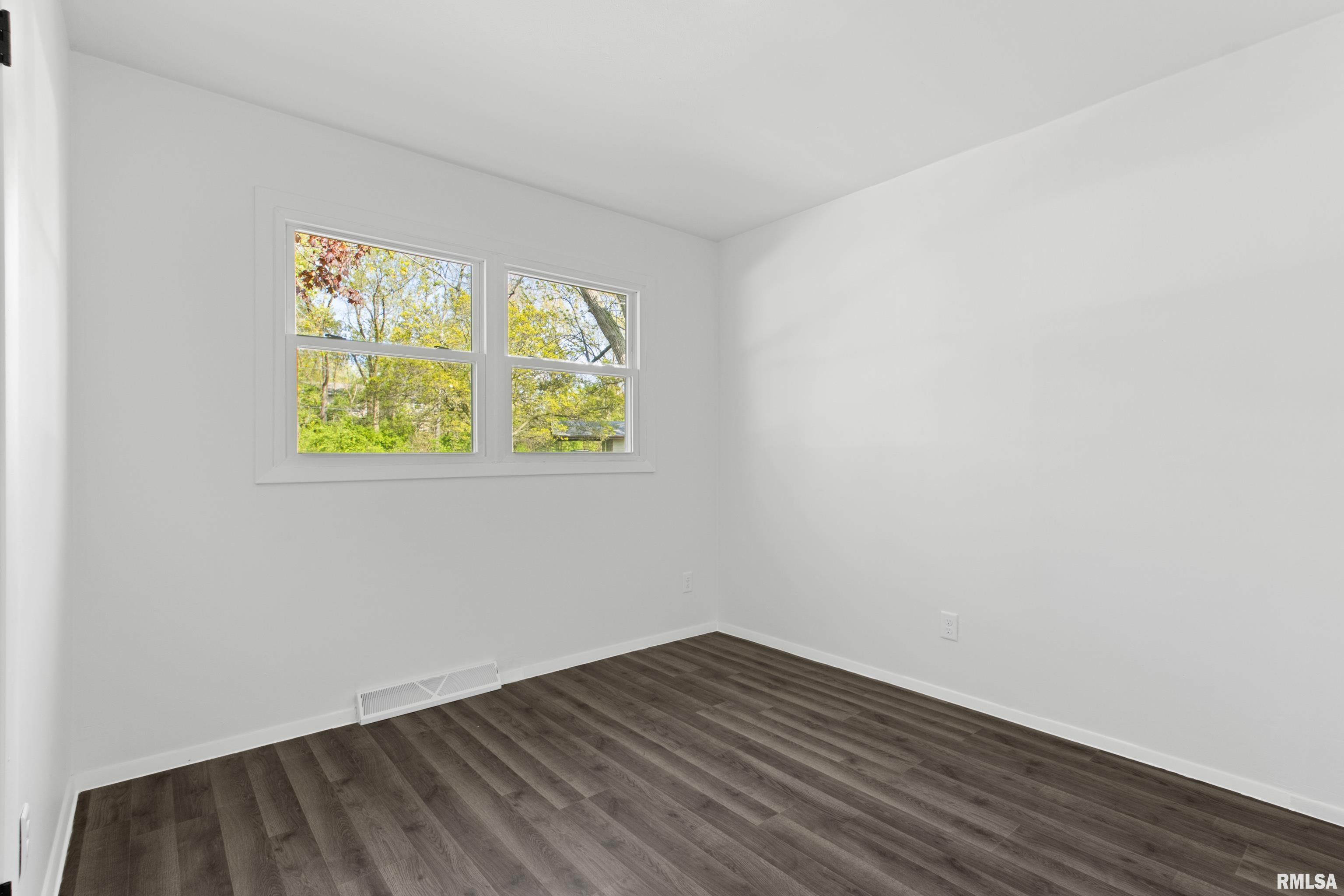 5125 North Ronald Road Peoria, IL 61614 - Photo 17 of 34 Gallery Image 17