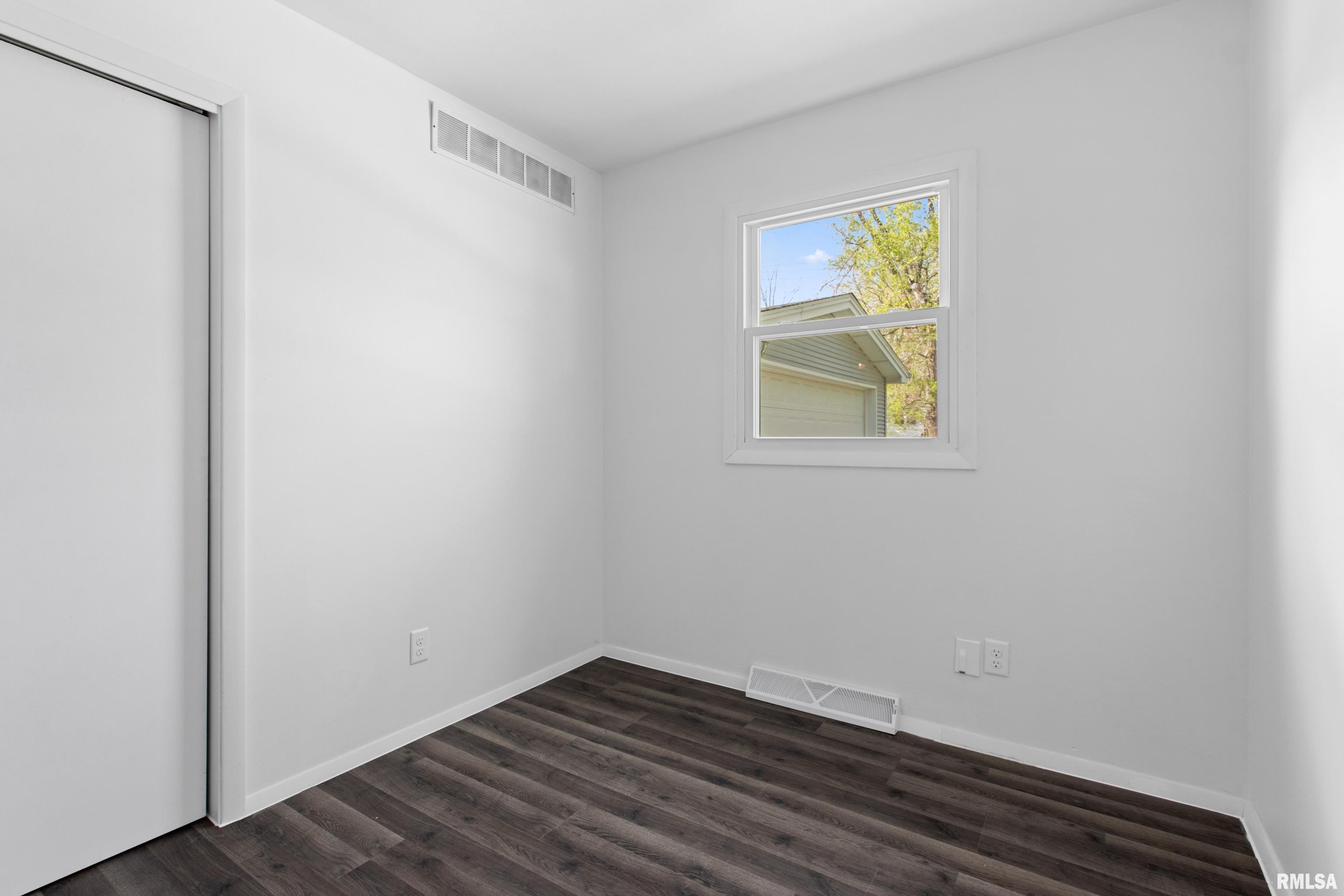 5125 North Ronald Road Peoria, IL 61614 - Photo 18 of 34 Gallery Image 18