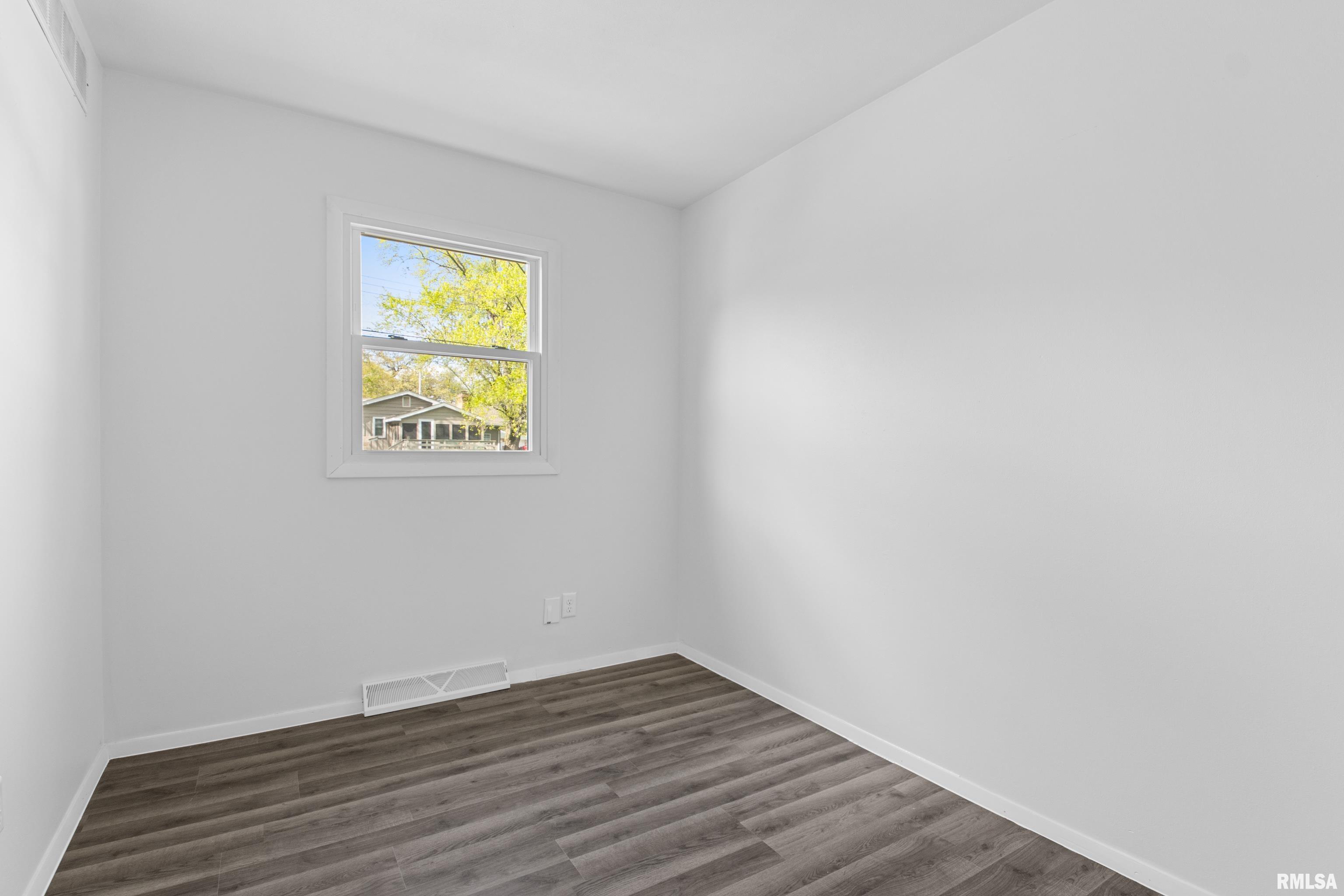 5125 North Ronald Road Peoria, IL 61614 - Photo 19 of 34 Gallery Image 19