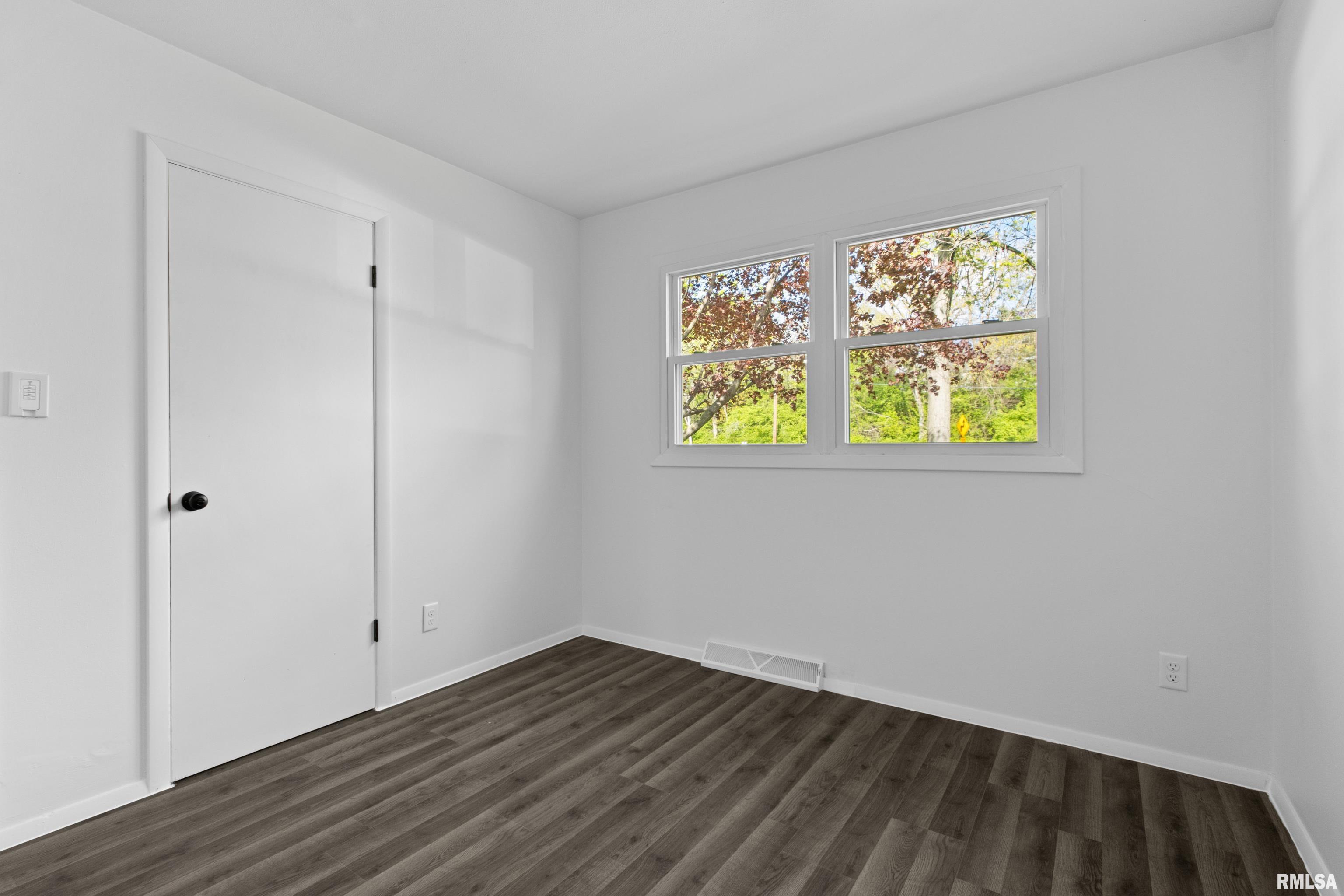 5125 North Ronald Road Peoria, IL 61614 - Photo 21 of 34 Gallery Image 21
