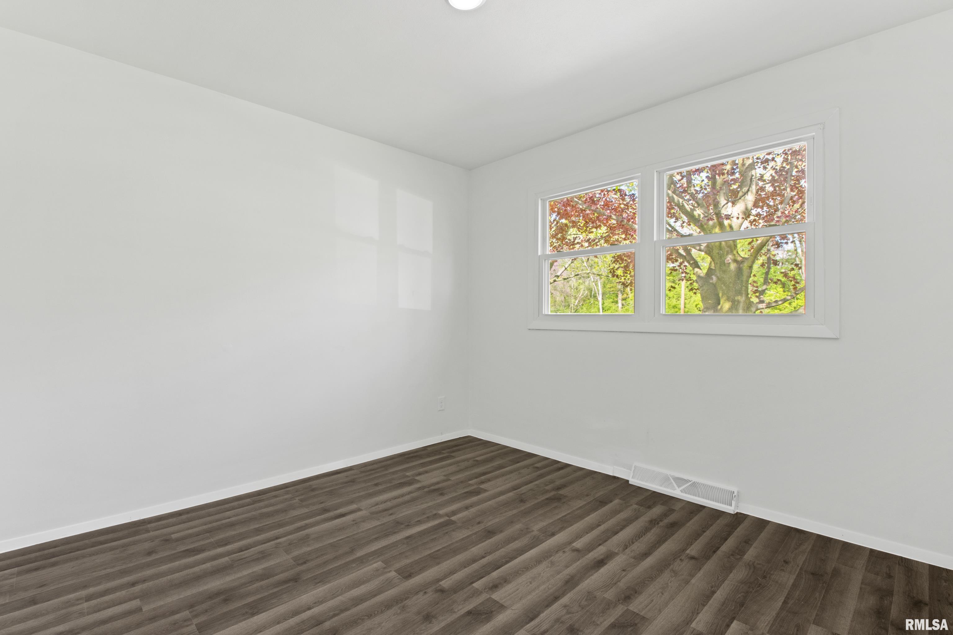 5125 North Ronald Road Peoria, IL 61614 - Photo 27 of 34 Gallery Image 27