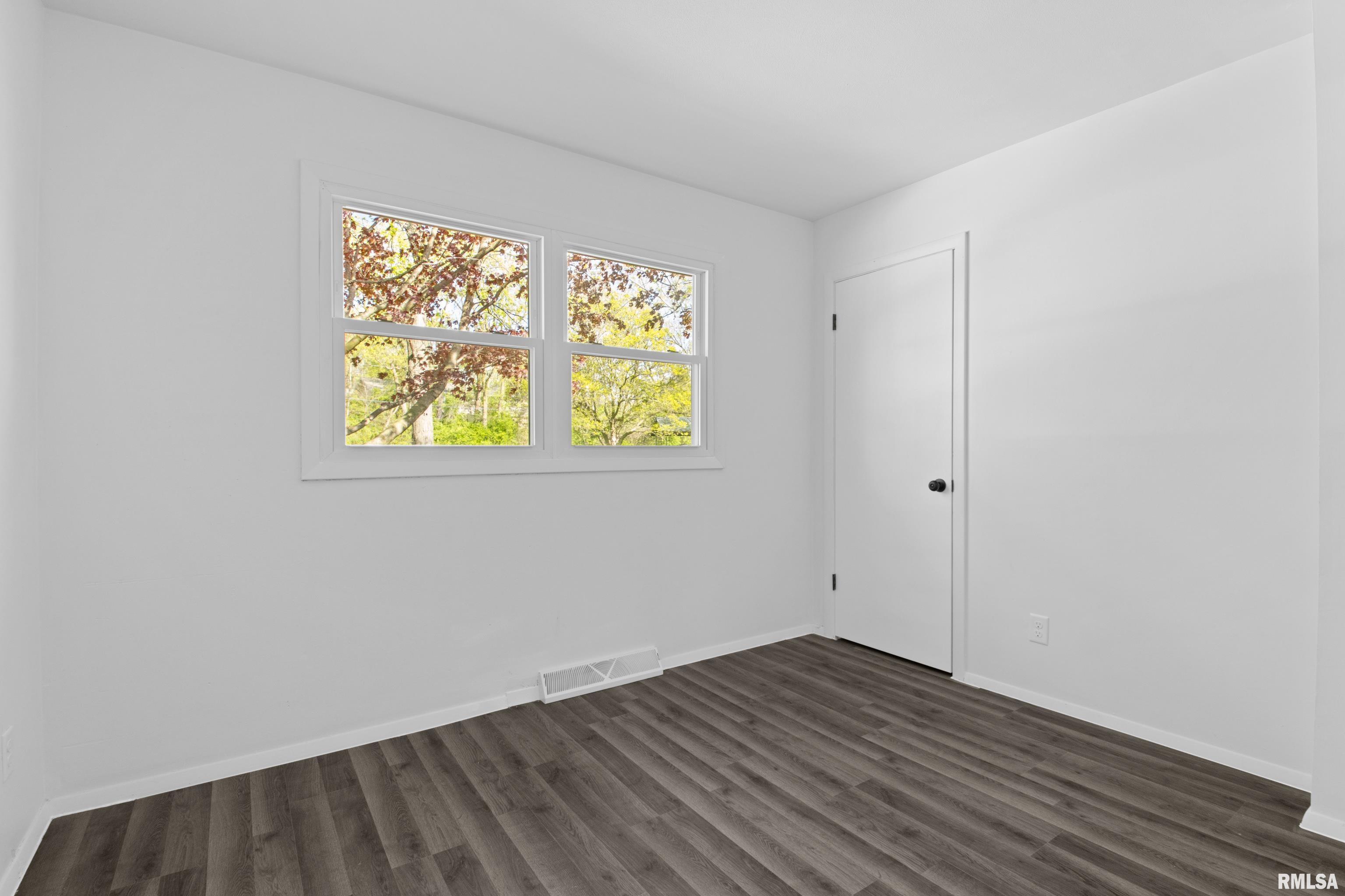 5125 North Ronald Road Peoria, IL 61614 - Photo 28 of 34 Gallery Image 28