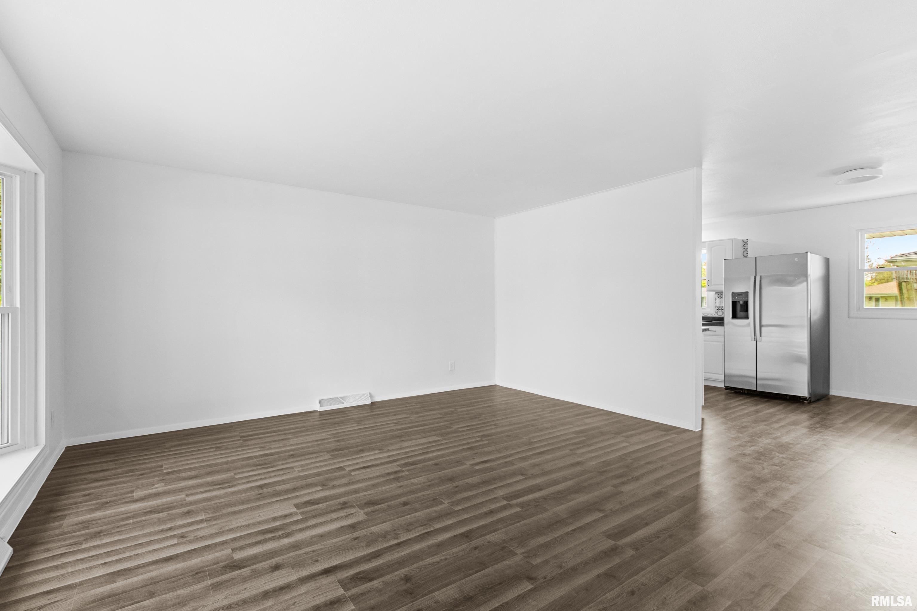 5125 North Ronald Road Peoria, IL 61614 - Photo 7 of 34 Gallery Image 7