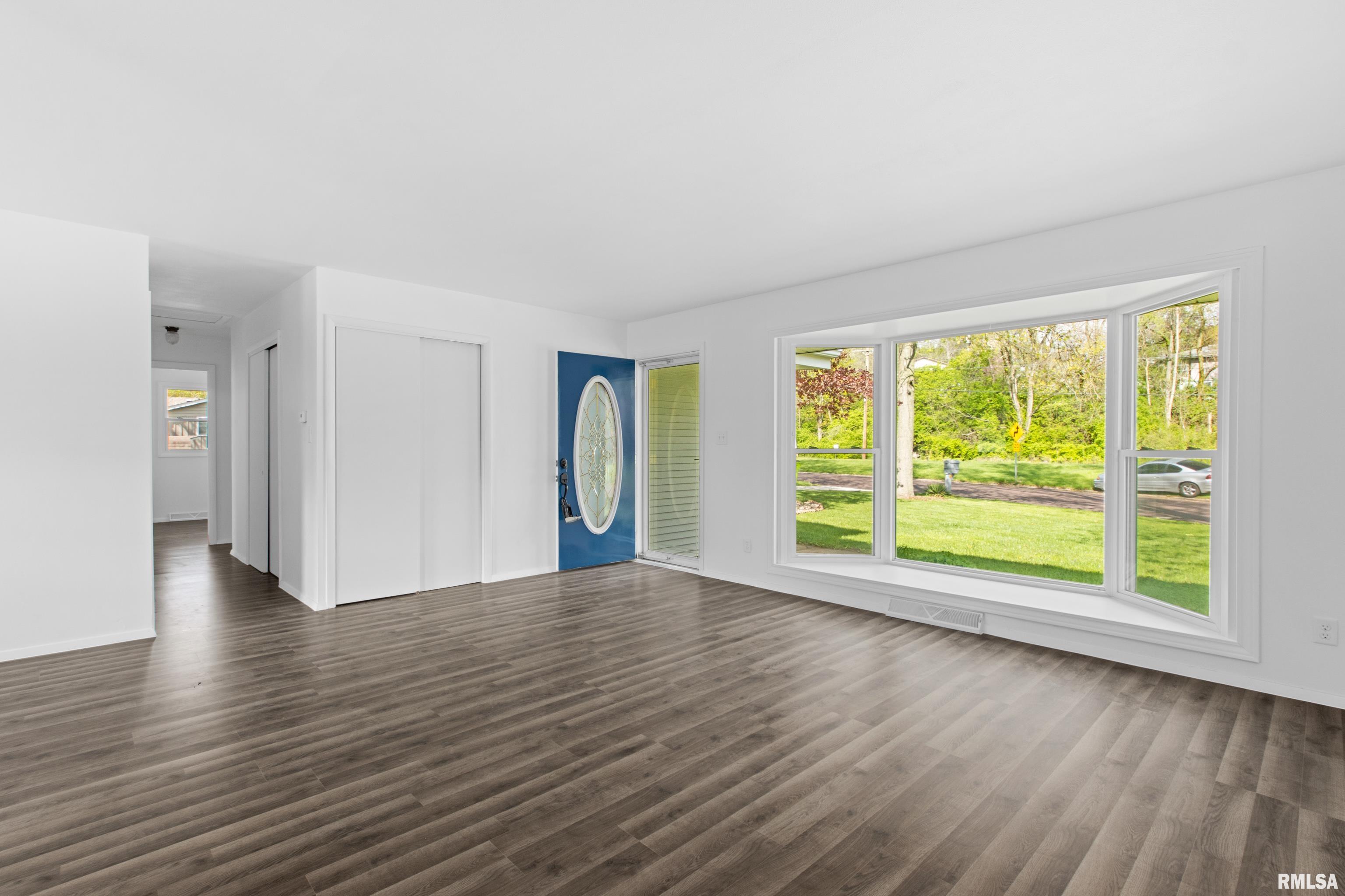 5125 North Ronald Road Peoria, IL 61614 - Photo 9 of 34 Gallery Image 9