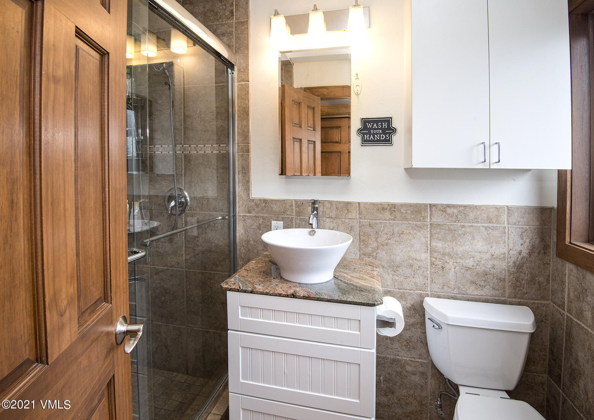 211 Nottingham Road, Unit F Avon, CO 81620 - Photo 15 of 26 a bathroom with a toilet sink shower and mirror