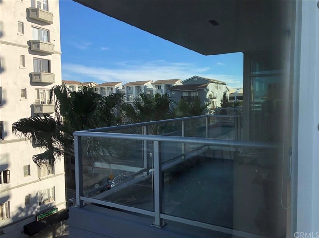400 West Ocean Boulevard, Unit 206 Long Beach, CA 90802 - Photo 16 of 20 a glass door with a yard