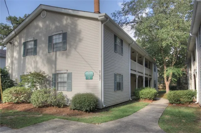 $1,350 | 717 Heavens Drive, Unit 4, Mandeville, LA 70471