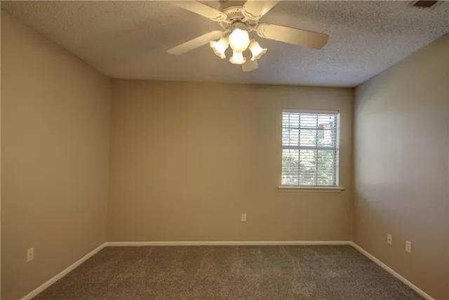 $1,350 | 717 Heavens Drive, Unit 4, Mandeville, LA 70471