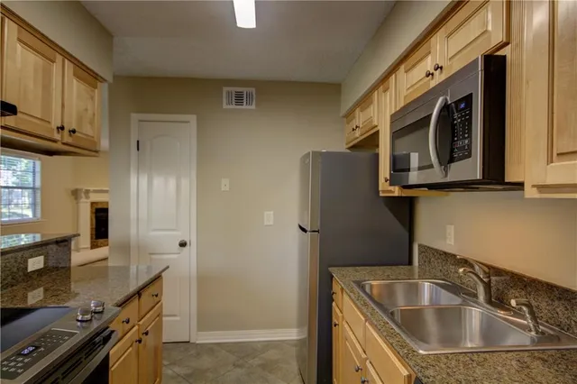 $1,350 | 717 Heavens Drive, Unit 4, Mandeville, LA 70471