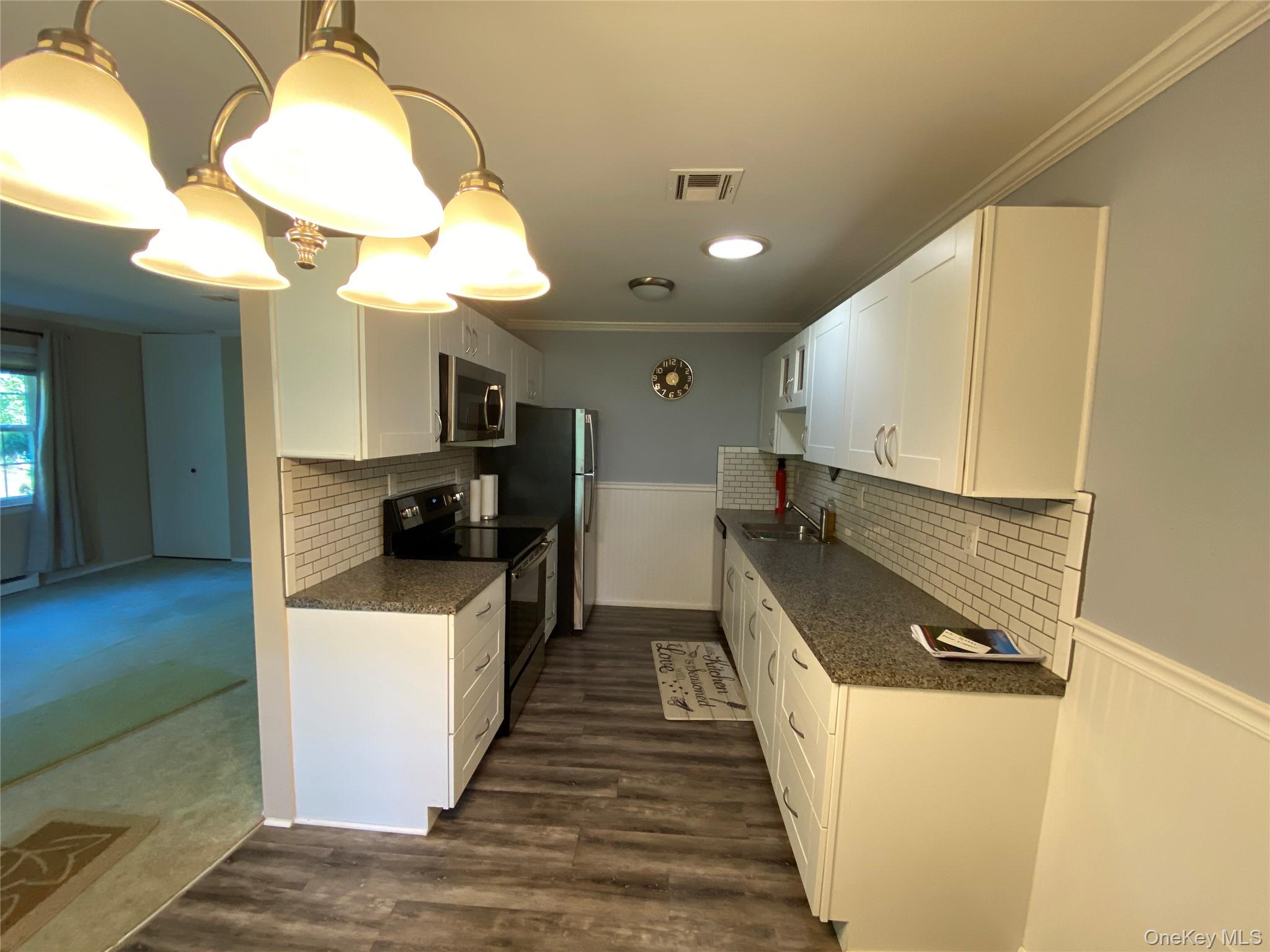 274 Berwick Court, Unit A Ridge, NY 11961 - Photo 5 of 31